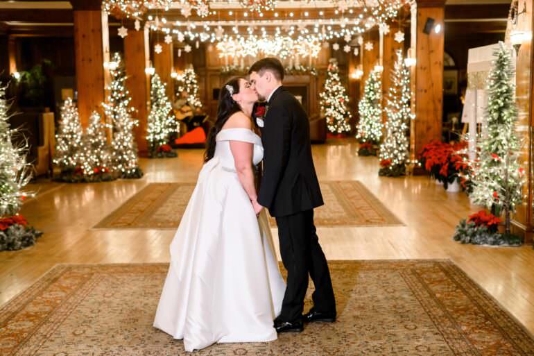 Christmas Wedding in Pennsylvania at Skytop Lodge